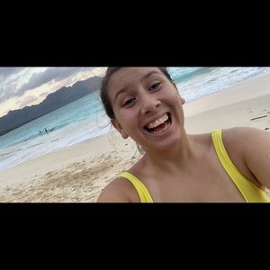 Aloha and welcome to my closet! 😎